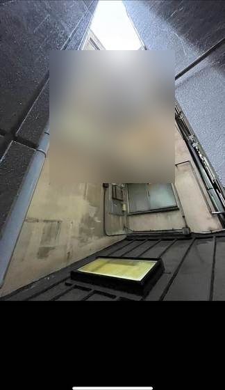 室外機を設置する前のビル中庭側の外壁（施工前）